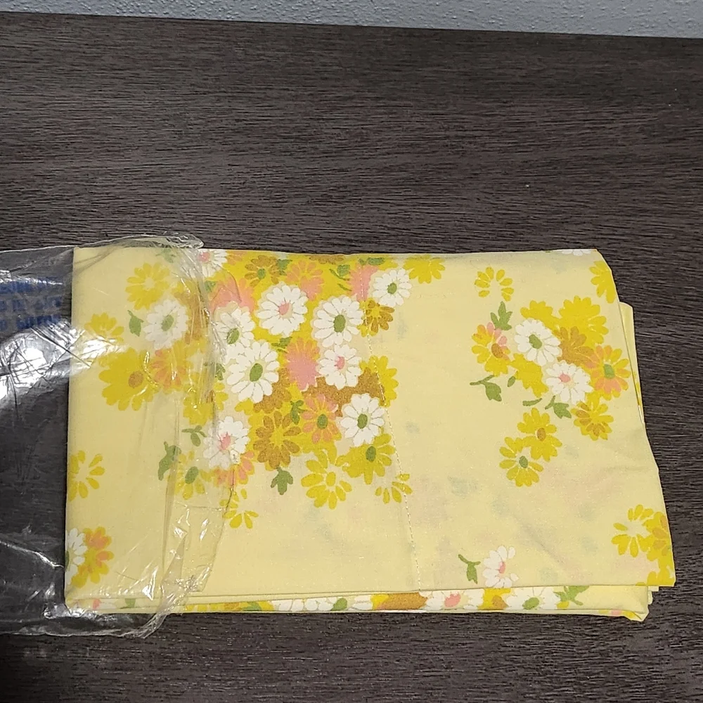PACIFIC Miracle Pillow Cases Standard Yellow Floral Vintage 2pc Cottagecore 70s